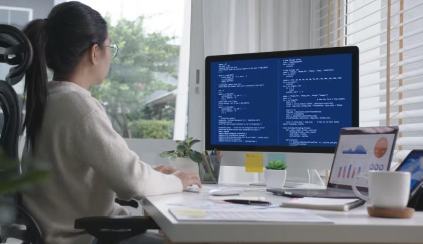 智慧零售新基建：礼县软件开发公司如何构建全渠道商业操作系统？